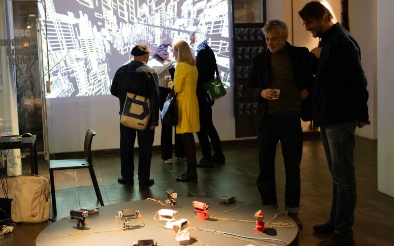 escmedienkunstlabor_out_of_control_eröffnung_embedded_swarmofspeakers_foto_martin_gross