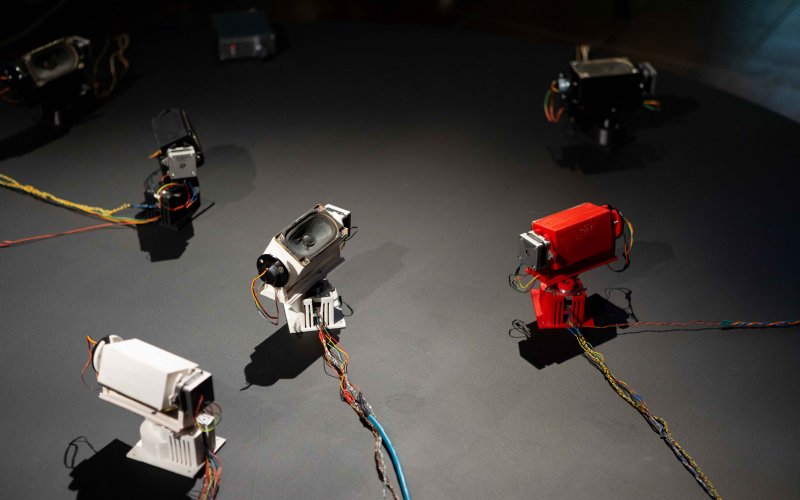 escmedienkunstlabor_out_of_control_eröffnung_swarmofspeakers_foto_martin_gross