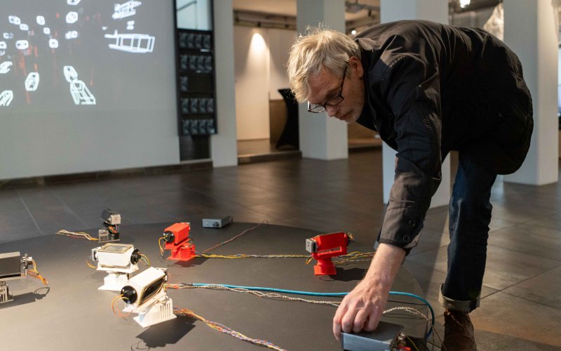 escmedienkunstlabor_out_of_control_eröffnung_swarmofspeakers_foto_martin_gross