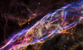 Veil Nebula Supernova Remnant_Hubble Space Telescope