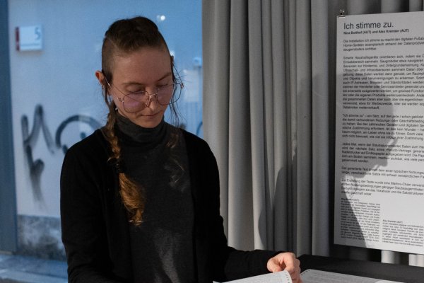 esc_medien_kunst_labor-out_of_control-nina_botthof-foto_mgross