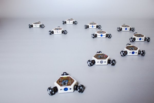 EMPATHY SWARM, CURIOUS TAUTOPHONE AND DR. DOPPLERS MACHINE by K.Hochschuh_A.Donovan © esc mkl_Foto: K.Hochschuh_A.Donovan EMPATHY-SWARM-CURIOUS-TAUTOPHONE-AND-DR.-DOPPLERS-MACHINE_by_K.Hochschuh_A.Donovan_@_esc-medien-kunst-labor_©_esc-mkl_Foto:_K.Hochschuh_A.Donovan