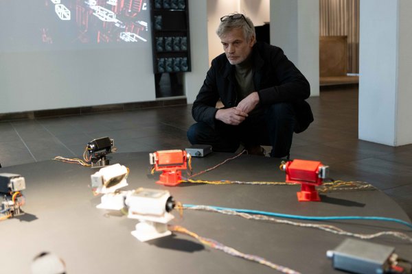 esc medien kunst labor out of control swarm of speakers foto martin gross